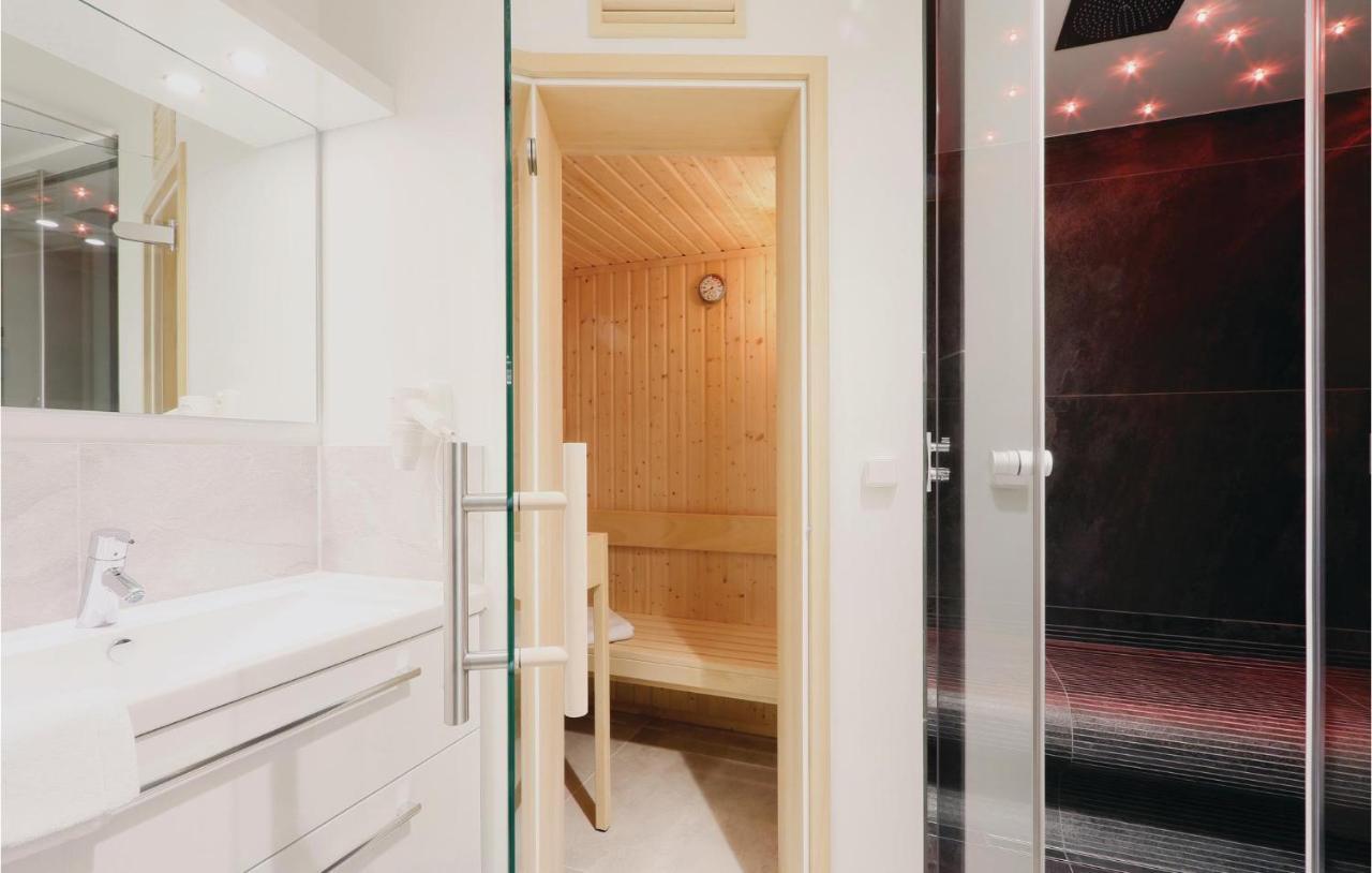 Cozy Apartment In Luebeck Travemuende With Sauna Ngoại thất bức ảnh